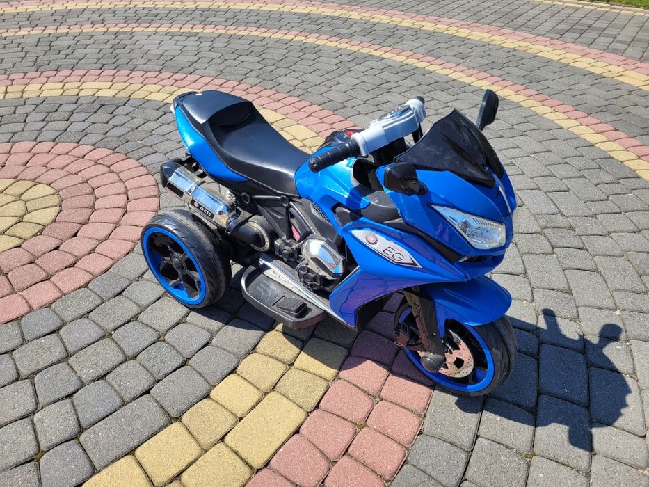 Motorek na akumulator niebieski