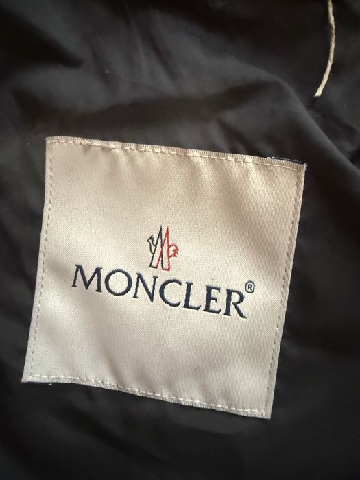 Wiatrówka z kapturem Moncler XS, stan bdb