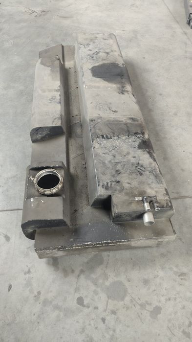 Продам бак 300 л. iveco daily