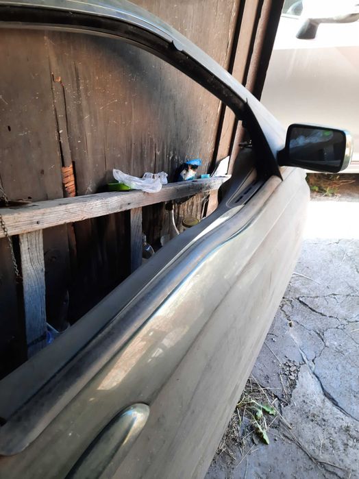 Drzwi prawe chyba do Alfa Romeo.