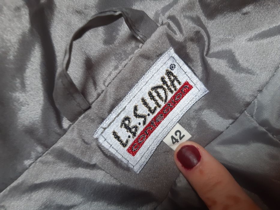 Szary srebrny plaszcz