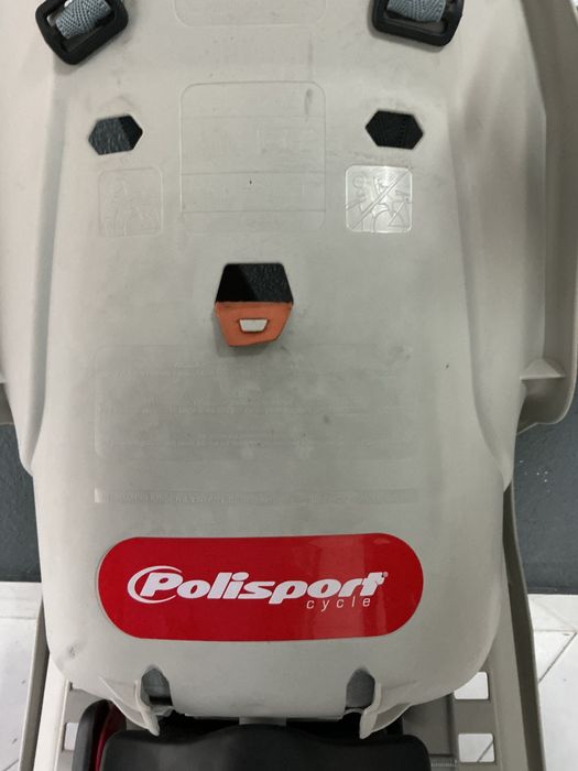 Vendo cadeira polisport de crianca para bicicleta