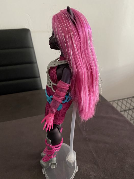 Lalka Monster High Catty Noir z szafą