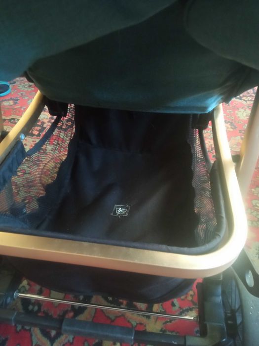 Детская коляска с подарком.