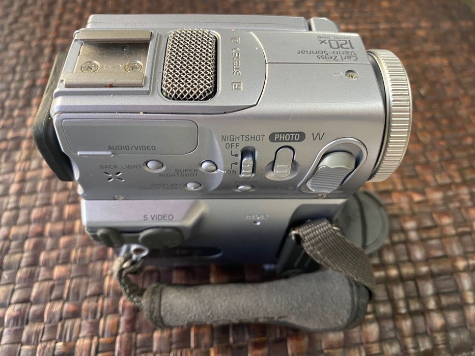 Câmara de Vídeo Digital SONY DCR-PC8E Mini DV Handycam