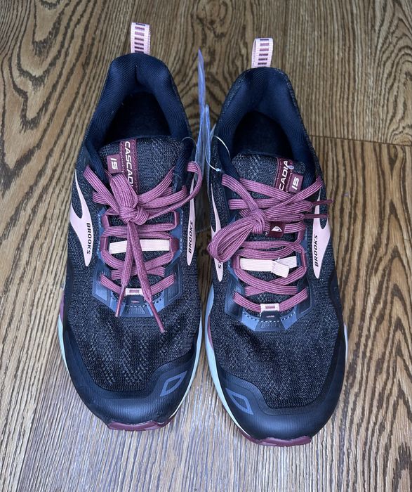 Кросівки brooks жіночі