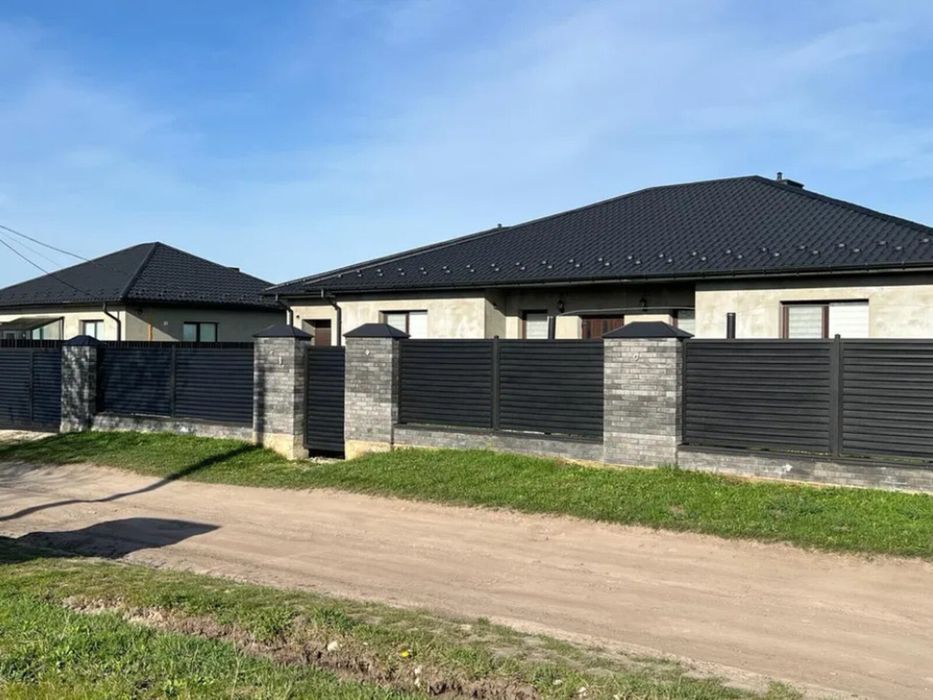 Продаж сучасного будинку у Почаєві