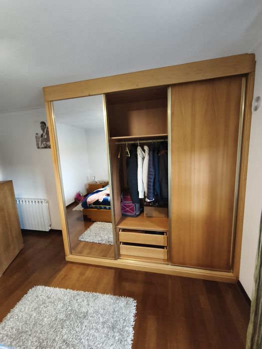 Roupeiro quarto com espelho