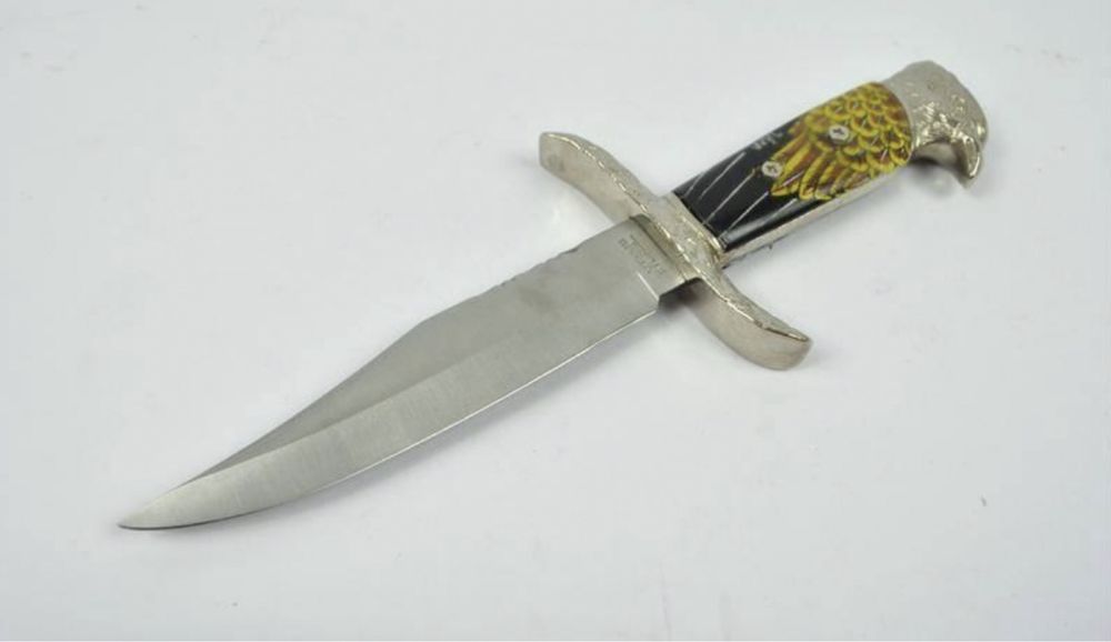 punhais com cabo ornamentado