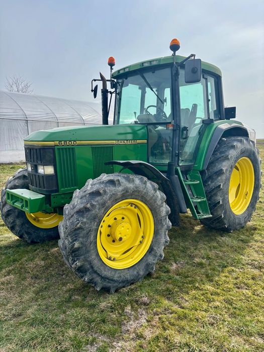 John Deere 6800  John Deere 6800, brutto