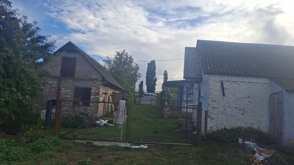 продам будинок  в селі. Новоселиця