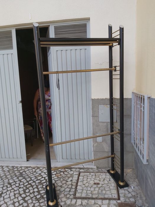 Manequins e Expositores Usados de Loja de Vestuário