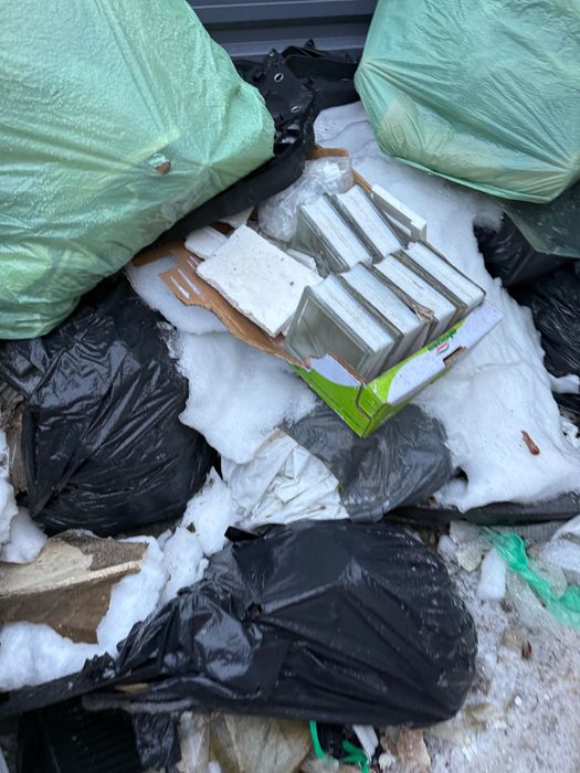 Oddam za darmo części złom plastiki opony drewno