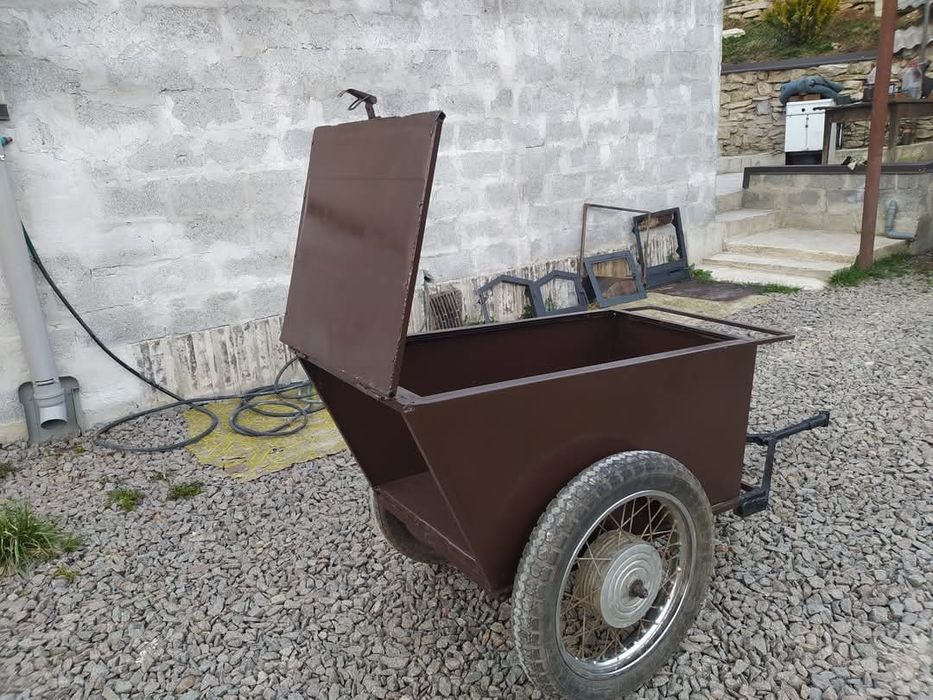 Тачка-причіп для мотоцикла.