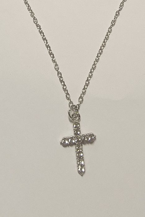 Elegante colar com Cruz