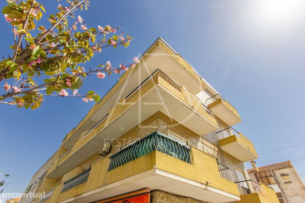 Apartamento T2 bem localizado em Baixa da banheira — Baixa Da Banheira E Vale Da Amoreira, Setúbal