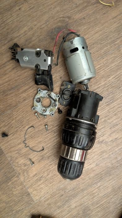 Запчастини від DeWalt шуруповерт