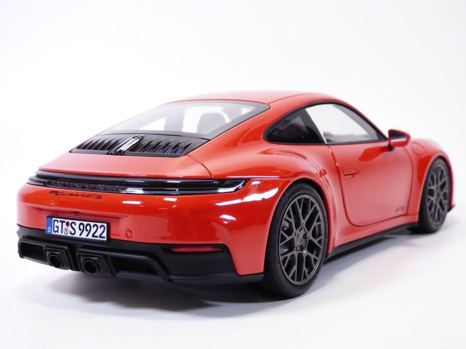 Porsche 911 carrera 4 gts - norev 1/18