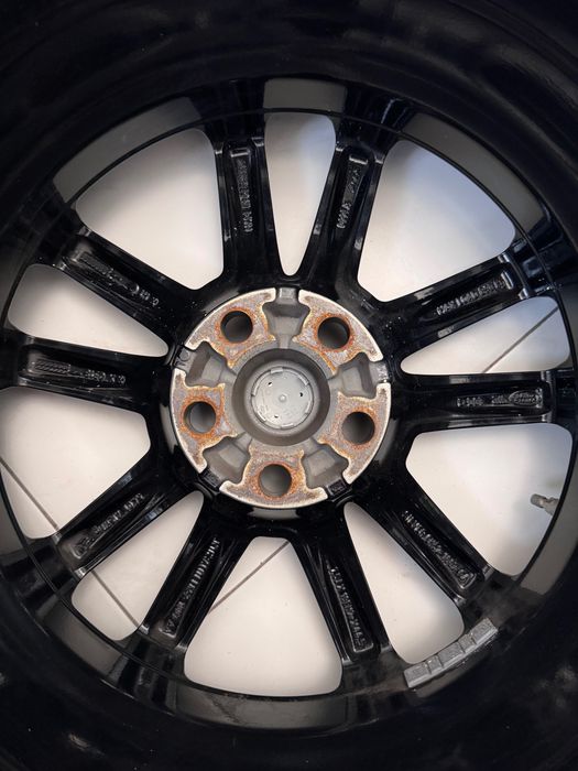 Оригінальні комплект дисків Range Rover R19 з резиною Pirelli 235/65