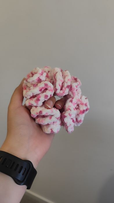 2 scrunchies de material fofinho