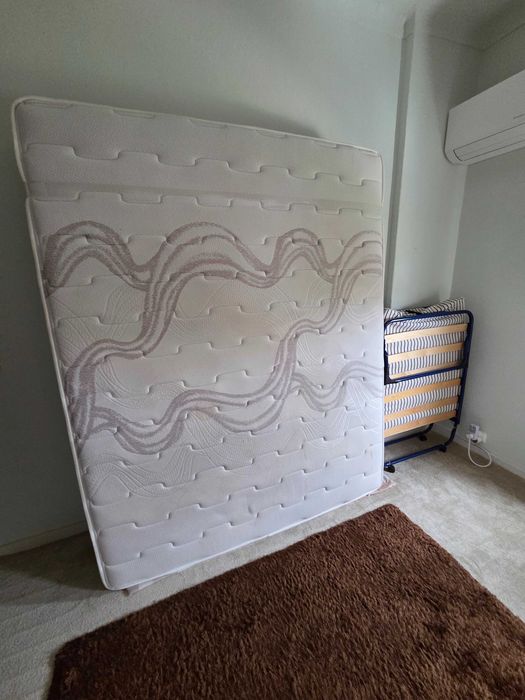 Cama de casal. Em bom estado. Qualidade superior.