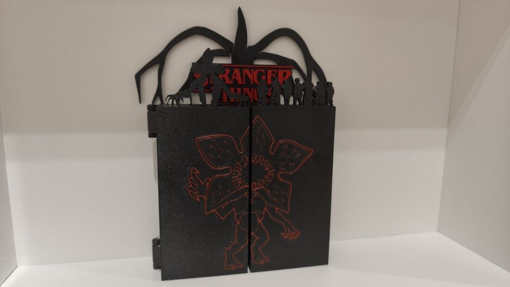 Шкатулка, поличками для фігурок Kinder Joy Stranger Things  Дивні Дива