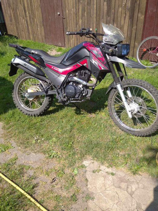 Продам шенерей х- тратил 200