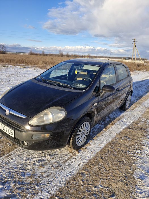 Авто на ходу, на літній шині маю зиму 4шт до встановлення,  потрібен