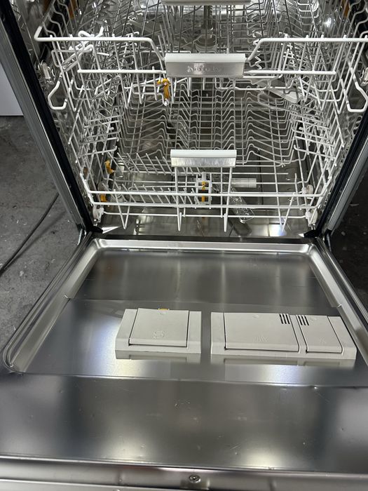 Посудомийна машина Miele G6990 SCi