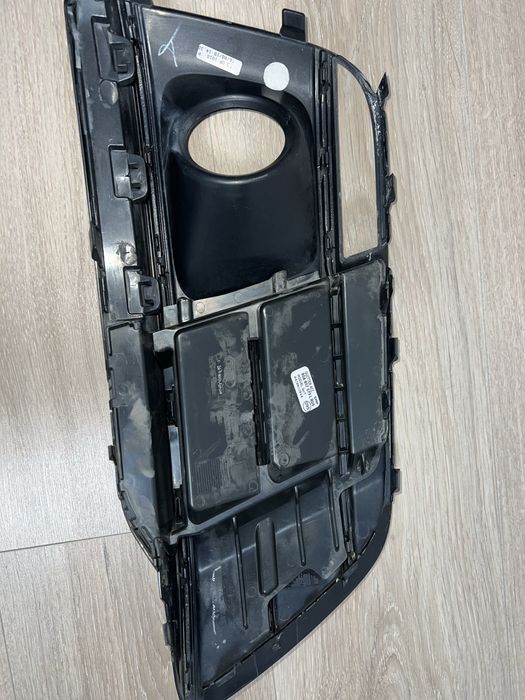 Решетки переднего бампера AUDI Q5 80A
