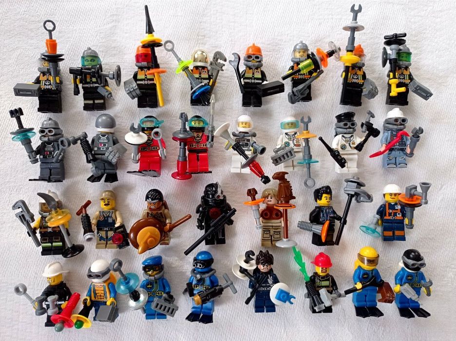 Деталі лего -  аксесуари, зброя, їжа та багато іншого