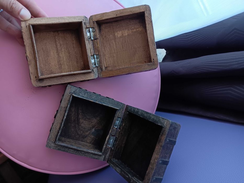 Conjunto de 2 caixas artesanais decorativas de madeira e metal