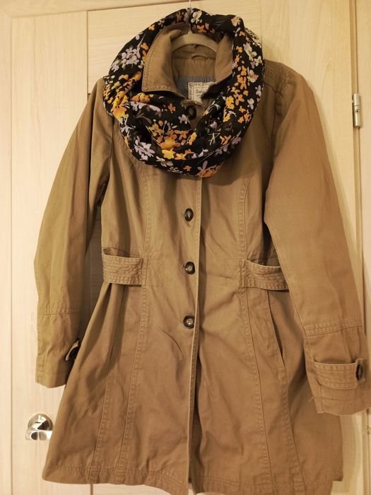 Płaszcz wiosenny z paskiem regulowanym