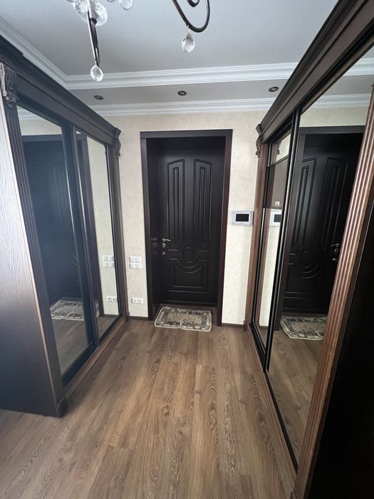 Продаж гарного будинку район Світанку  390 квм