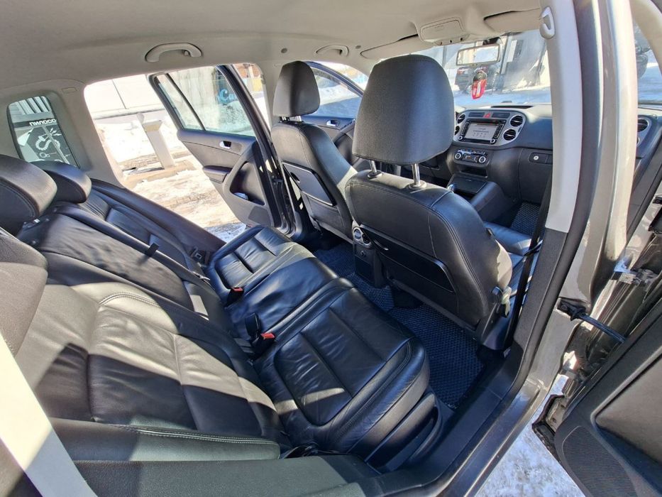 Volkswagen Tiguan 2010 автомат бензин 2.0