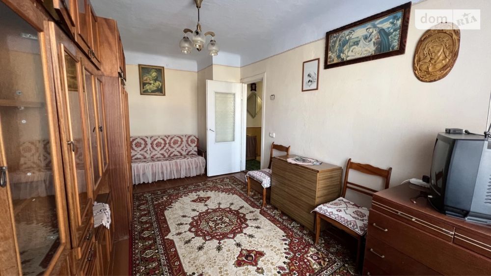 Здається кімната в трикімнатній квартирі