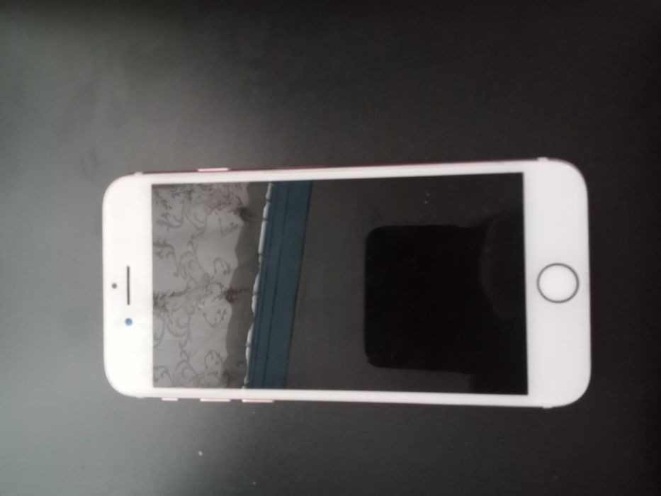 Продам айфон 7  телефон