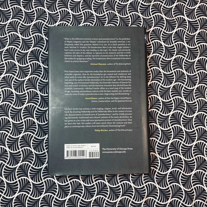The Pseudoscience (autografado) - Wars Michael D. Gordin