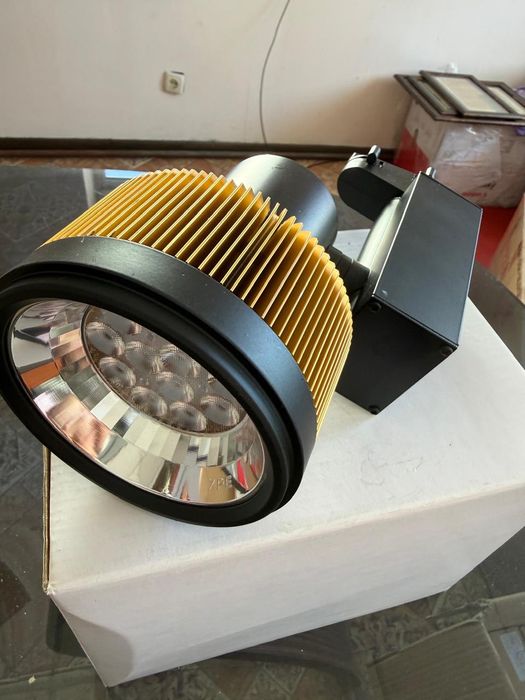 Трековые LED светильники.