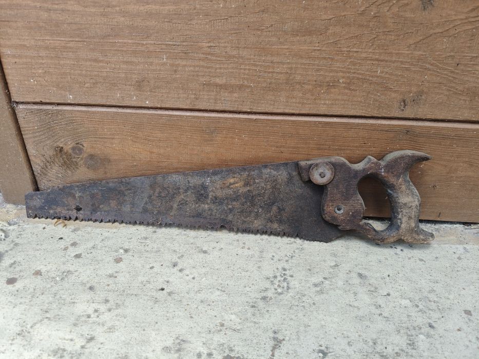 Zabytkowa piła ręczna