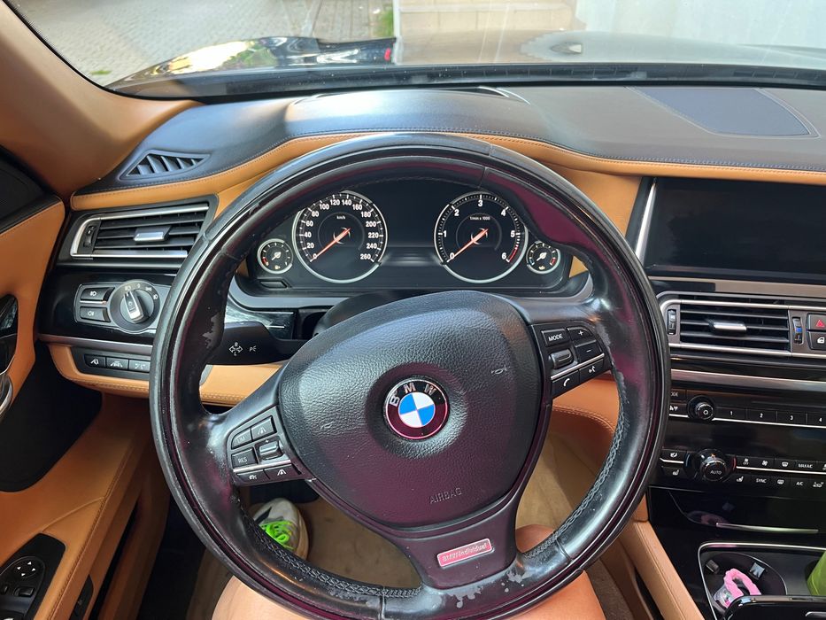 Автомобіль BMW 730D Drive