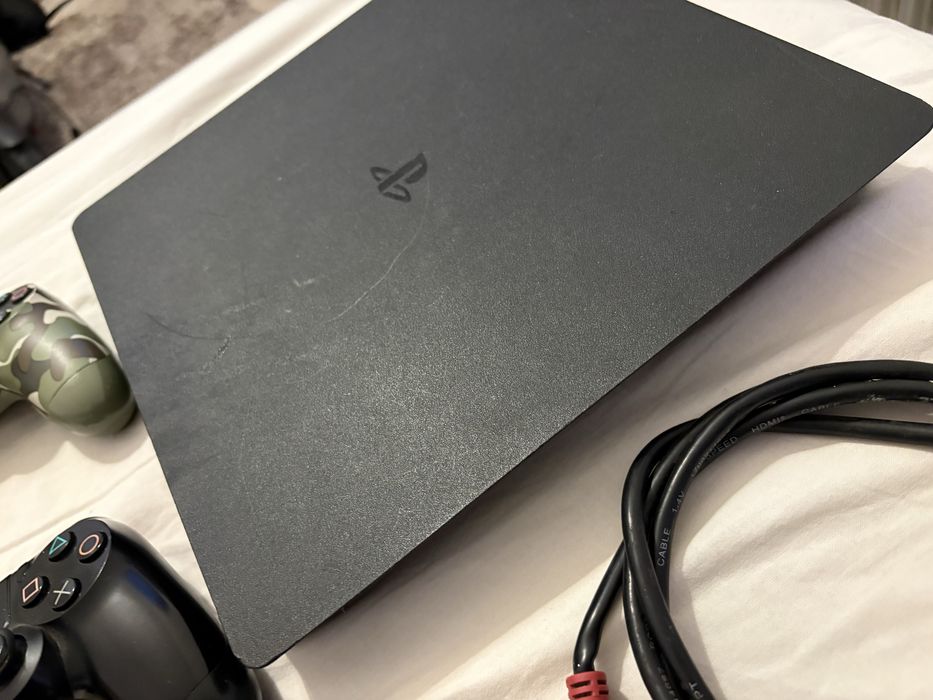 PS4 Slim + 1 comando + cabos
