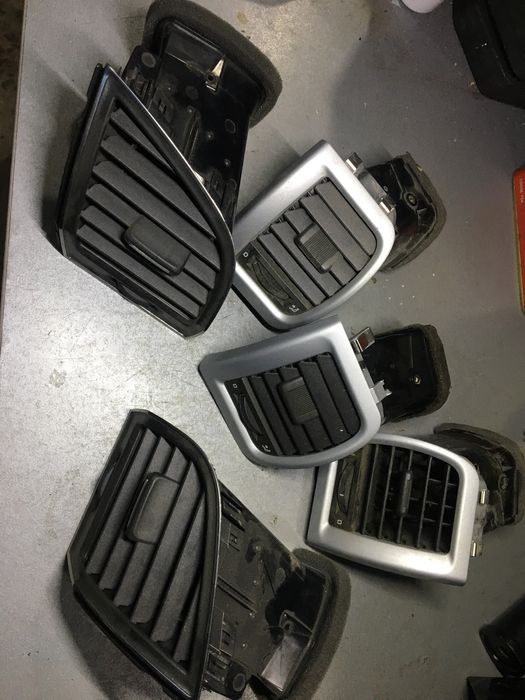 воздуховод подлокотника, в торпедо шкода Октавия, Суперб, Гольф…