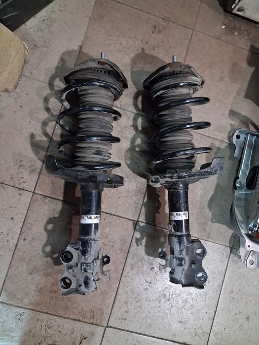 Амортизаторы передние Toyota Corolla е21 2019-2024