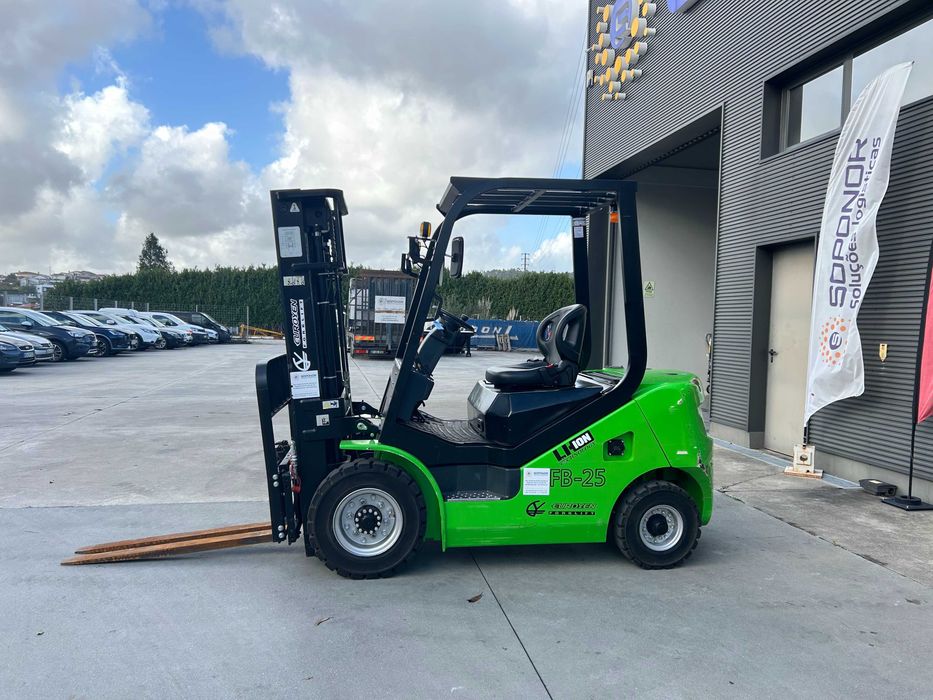 Empilhador Euroyen elétrico 2500 Kgs