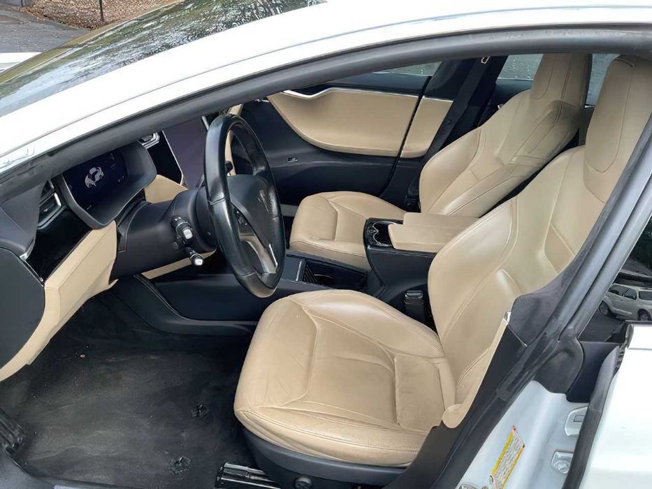 Tesla Model S P85D      2015