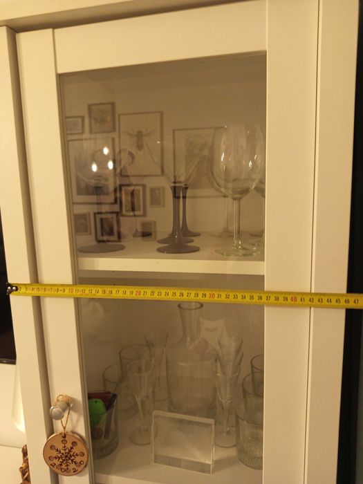 Gablota z przeszkleniem.