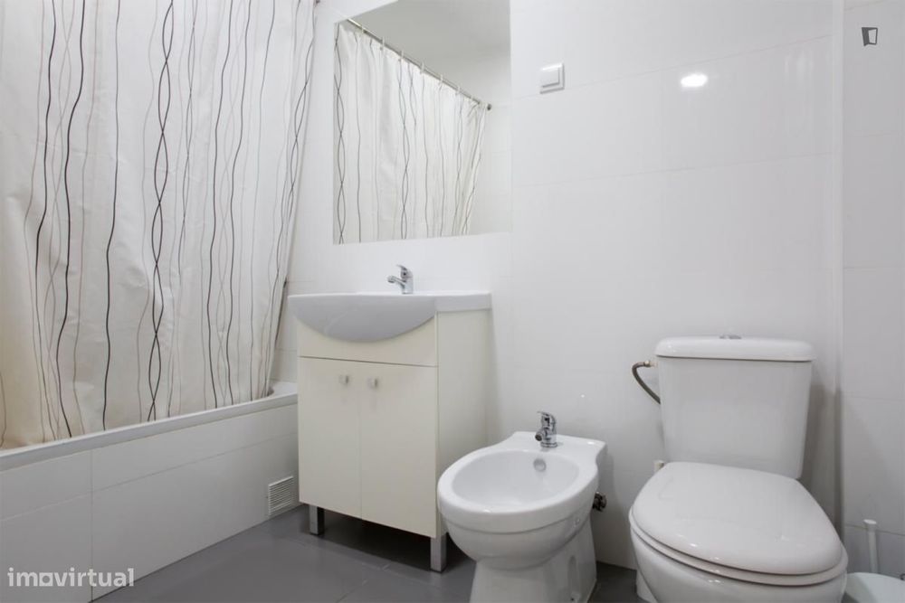 Quarto - localizado em Benfica Lisbon