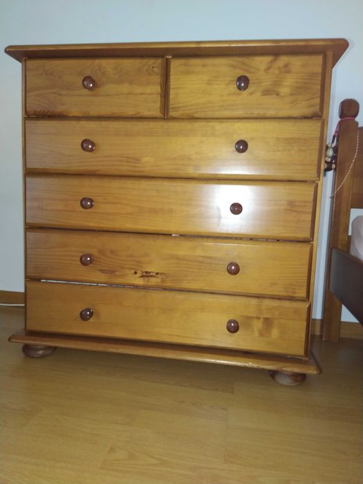 Quarto solteiro, em madeira maciça