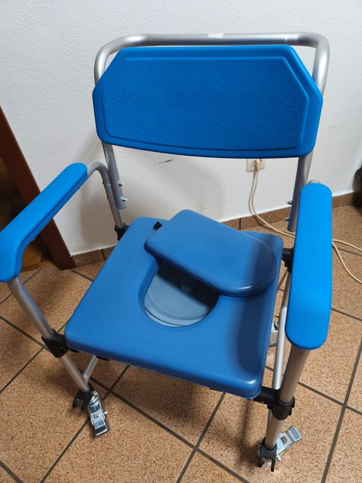 Cadeirão de relachamento com comando, cadeira de banho e almofada